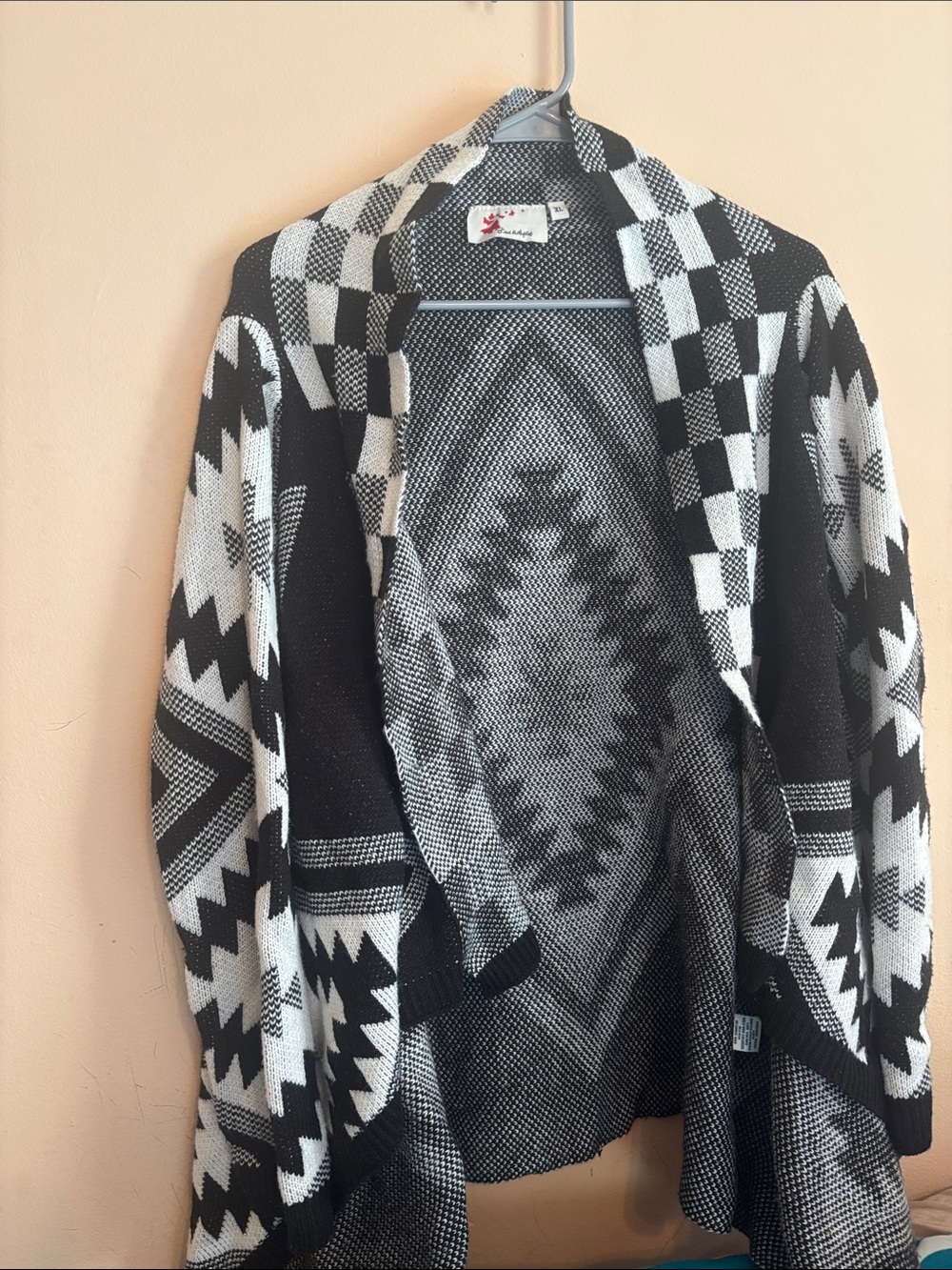 Black & White Geometric Open-Front Women’s Sweater Cardigan